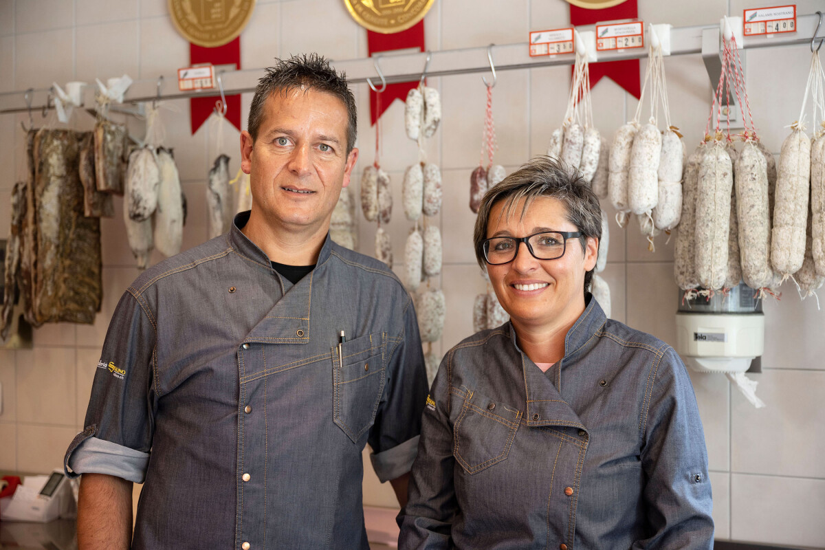 Puschlaver Qualität: Sandro und Graziella Marchesi von der Metzgerei Macelleria Scalino haben mit ihren Produkten schon etliche Preise gewonnen.