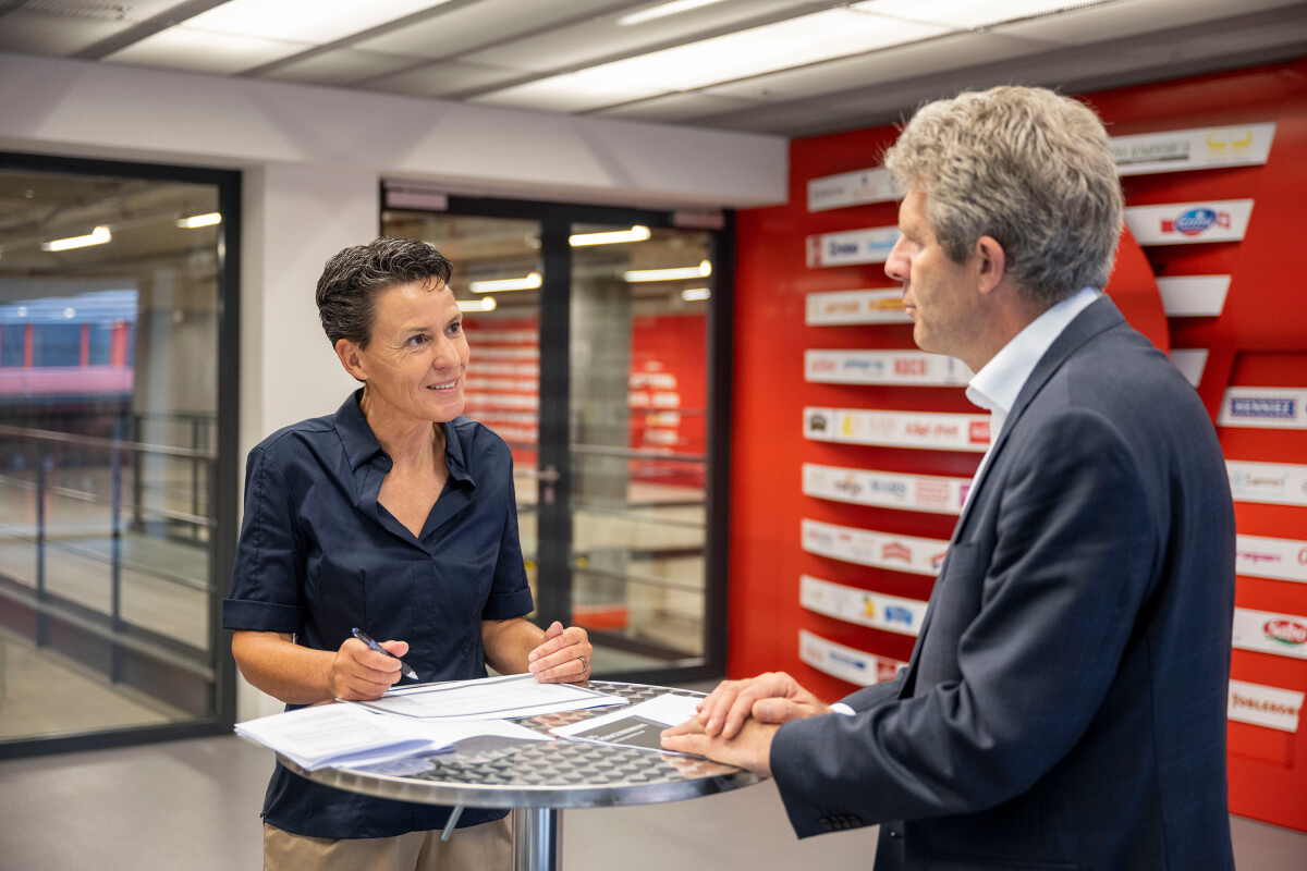 Geschäftsführerin Monika Schüpbach hat viele Prozesse zusammengelegt und neue Partnerschaften geknüpft. Etwa zu Markus Lötscher des Lieferanten und Logistikunternehmens Pistor.
