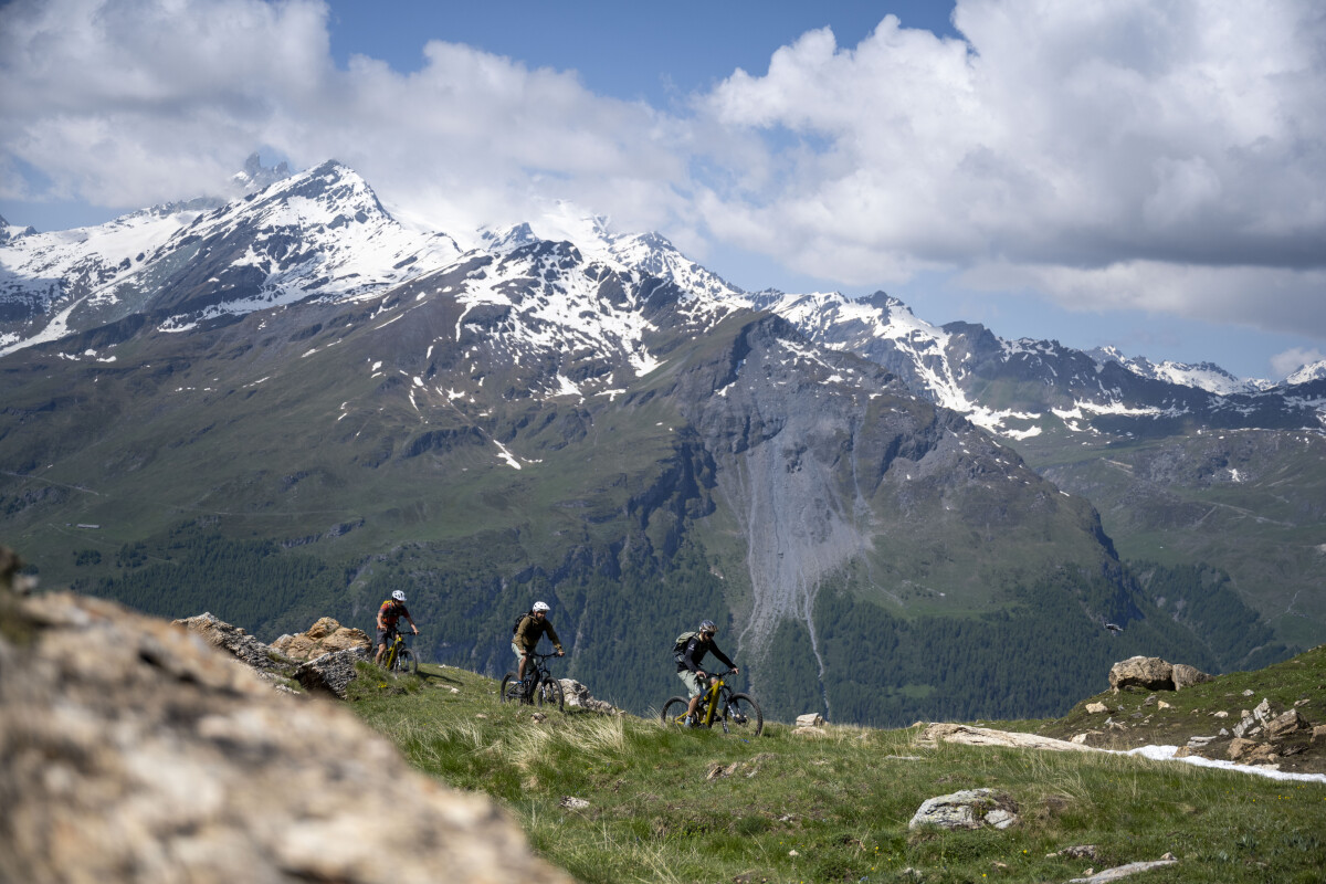 Die Elektrounterstützung macht längere Strecken und mehr Höhenmeter möglich. Sportlich bleibt eine Tour mit e-Alps trotzdem.