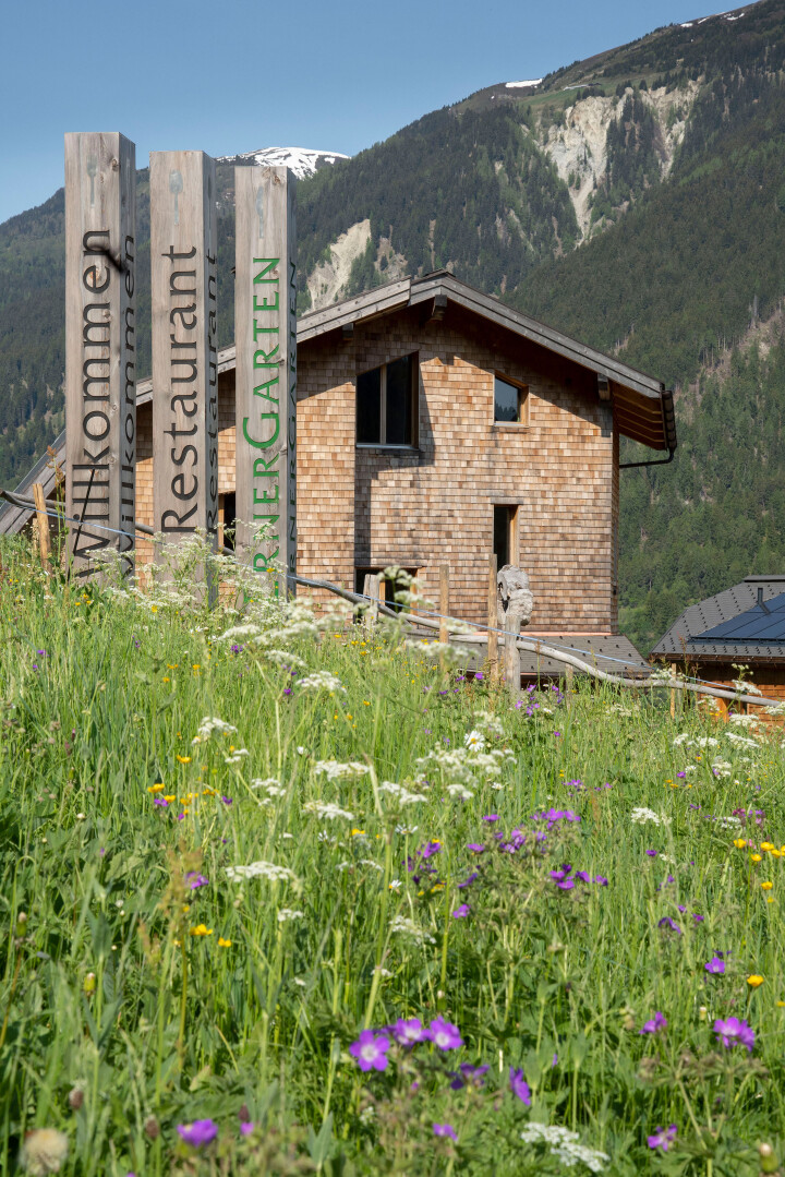 Der BerglandHof in Ernen vereint einen Agrotourismusbetrieb mit einem Generationenhaus